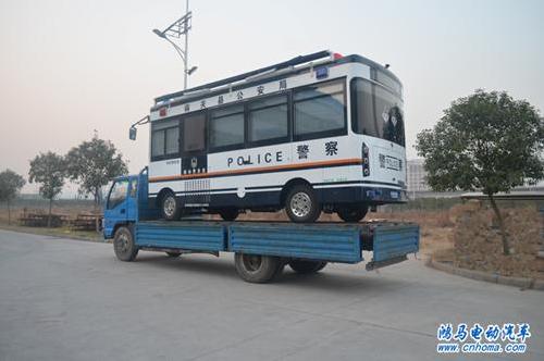 山西偏關(guān)縣鴻馬流動警務(wù)室發(fā)車——防控高效能 服務(wù)零距離