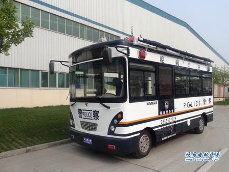 甘肅平?jīng)鲠轻鉴欛R移動(dòng)警務(wù)室發(fā)車—深化警務(wù)改革 打造平安崆峒