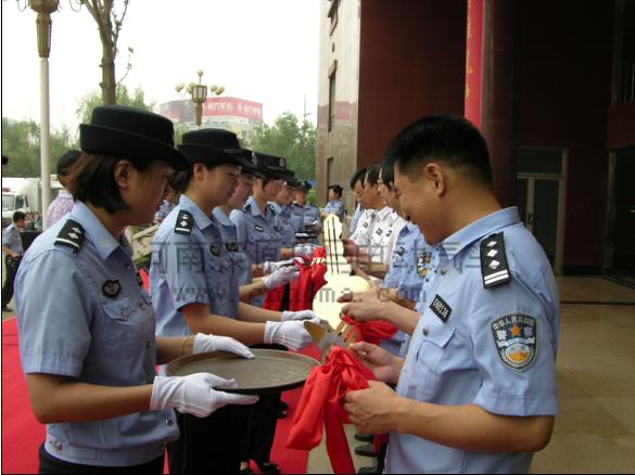 流動(dòng)警務(wù)室發(fā)車(chē)儀式 www.yt-xz.com