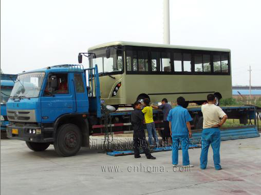 鴻馬電動(dòng)客車裝車 www.yt-xz.com