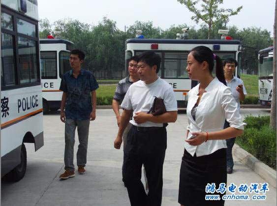 山東客戶考察鴻馬流動警務(wù)室